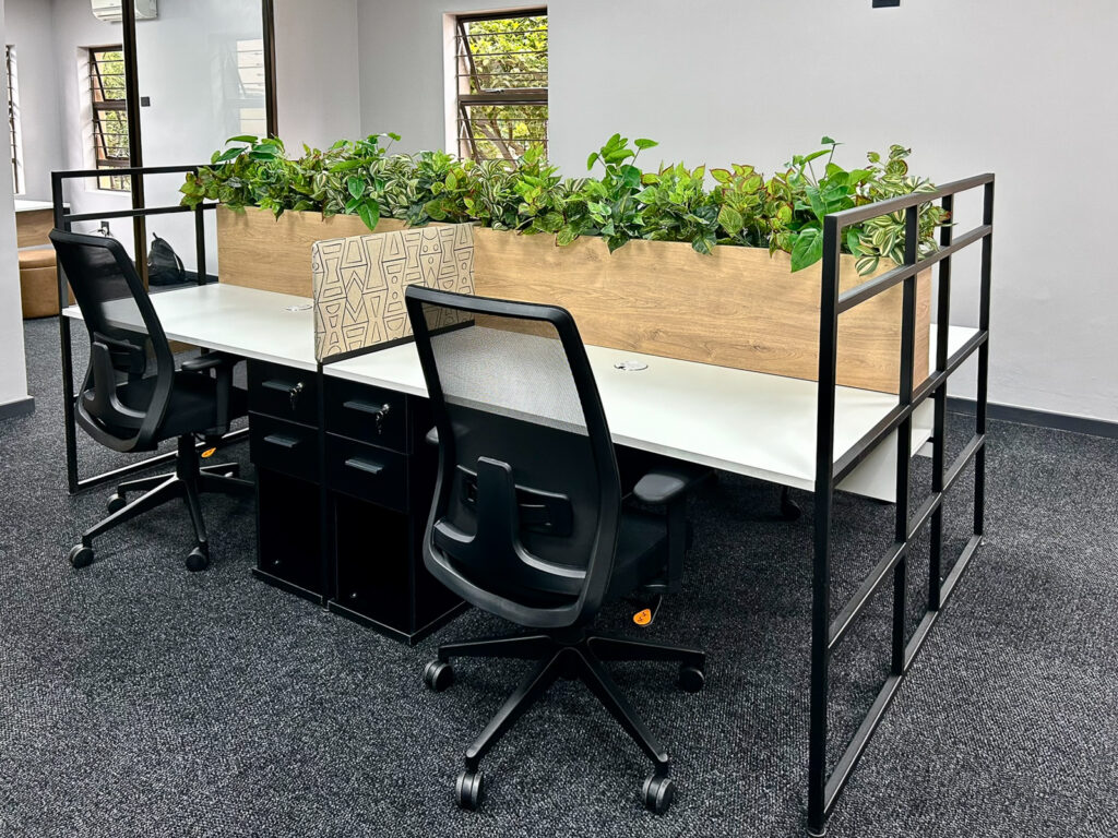4-way workstation with planter